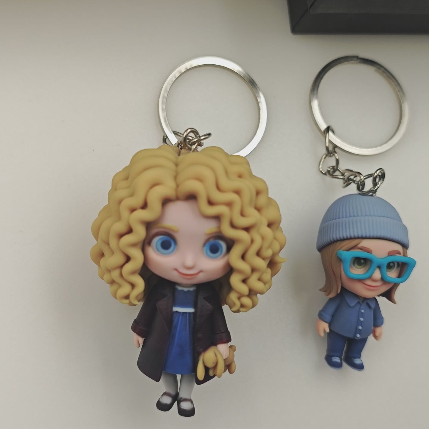 Personalized 3D couple figurine keychains custom mini doll keychain